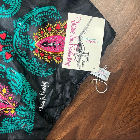 Vintage Diane Von Furstenberg The Color Authority Silk Scarf 42" Square - Picture 6 of 7